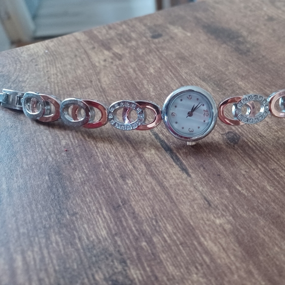 Women\'s bracelet watch w/ stones